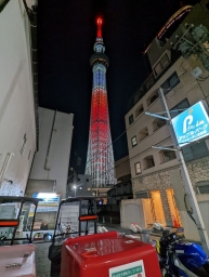 Впервые был рядом с Tokyo sky tree. Высокая, аж дух захватывает. Япония. 2021