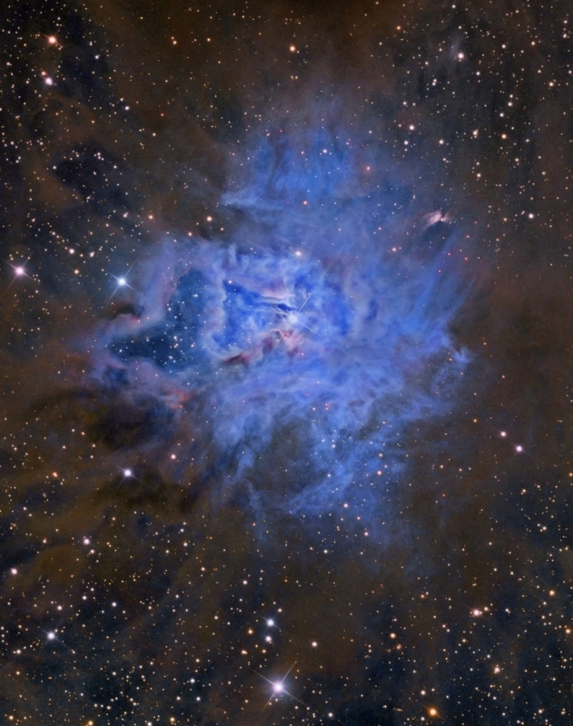 NGC 7023  Отражательная туманность с рассеянным звездным скоплением в созвездии Цефей.