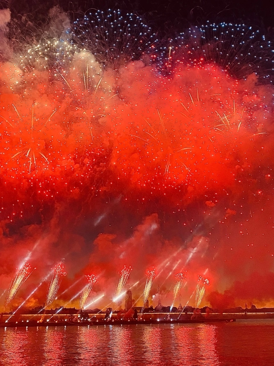 Fireworks on scarlet sails. Russia. Photo 4