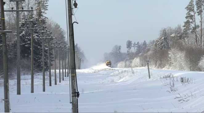 Снегоочиститель СДПМ-1309 / Снегоочиститель SDPM-1309. Поезд зимой.