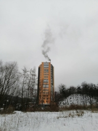 В Киеве 16-этажку начали отапливать дровами