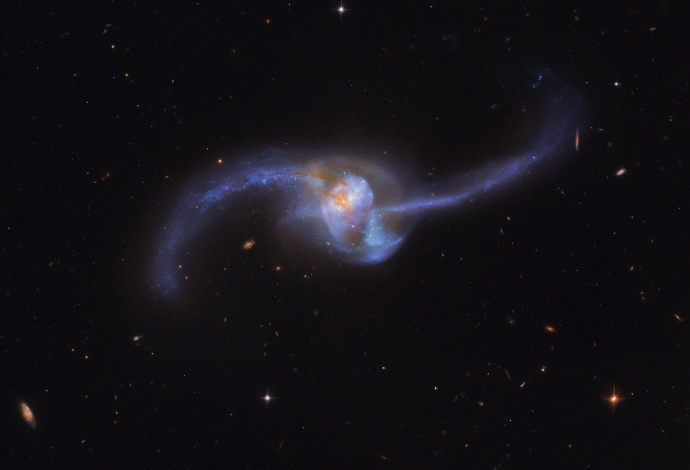 NGC 2623 — галактика в созвездии Рак