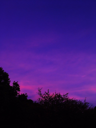 Небо фиолетового цвета: фотография