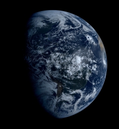 Фотография Земли сделанная всего несколько часов назад с геостационарного спутника GOES-16