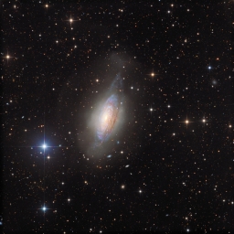 NGC 3521: гaлaктикa в пузыpe
