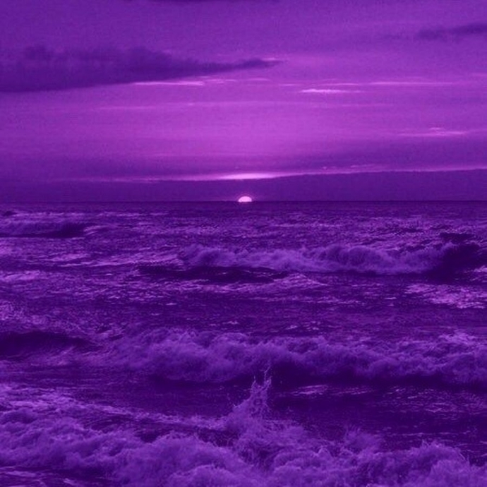 Закат, море фиолетового цвета