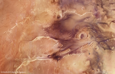 Удивительно разнообразный рельеф  в долине Касэй в северном полушарии Марса.