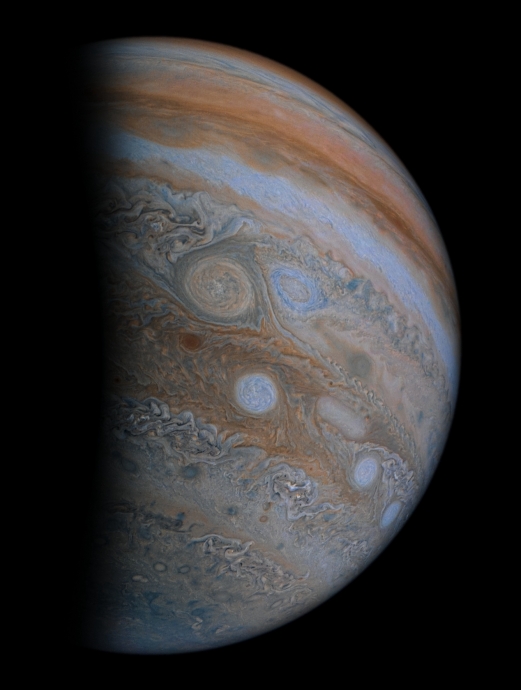 Юпитер на изображении, собранном из снимков с 35-го близкого пролёта аппарата Юнона