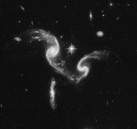 Чёрно-белые взаимодействующие галактики в обработке Judy Schmidt, Arp 251