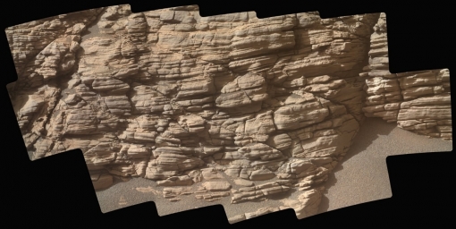 Марсианские пейзажи и камни на панорамных снимках Curiosity