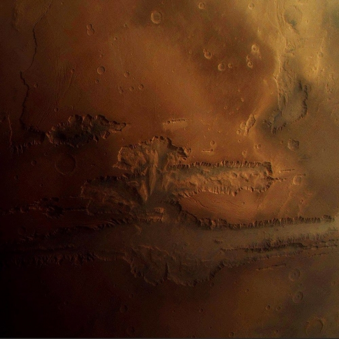 Изображение Долины Маринер от аппарата Mars Hope