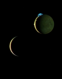 15 лет назад, промчавшись мимо Юпитера по пути к Плутону, космический аппарат «Новые горизонты» заснял два спутника Юпитера: Евр