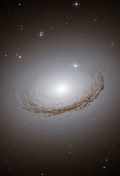 Линзообразная галактика NGC 7049, сияющая в 100 млн световых лет от нас-