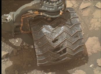 Состояние колёс ровера Curiosity, которые уже больше 9 лет бороздят просторы соседней планеты, фото 3