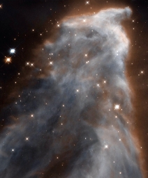 Туманность Призрак (IC 63), находится в созвездии Кассиопеи на расстоянии 550 световых лет от нас. Снимок сделан орбитальным тел