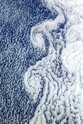 Красивый вид на облака с борта МКС