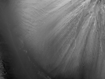 Это изображение охватывает область северо-восточного края марсианского кратера Гюйгенса с долинами