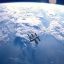 Орбитальная станция «Мир» в иллюминаторе космического шаттла «Дискавери», 1995 год.