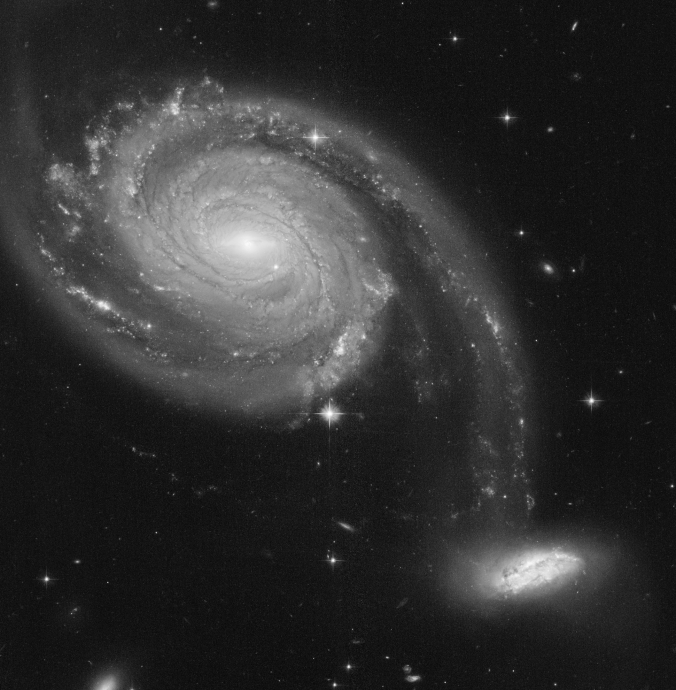 Чёрно-белые взаимодействующие галактики в обработке Judy Schmidt, Arp 86