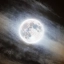 Красивая светящаяся Луна на ночном небе. Полная Луна