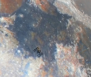 Транзит МКС по диску Луны от фотографа Эндрю МакКарти 1