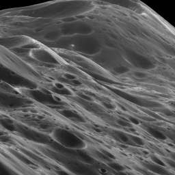 Поверхность Япета, третий по величине спутник Сатурна