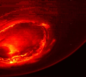 Мощные полярные сияния Юпитера нагревают верхние слои атмосферы до > 700°C
