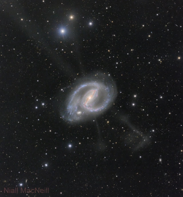 Галактика NGC 1097, фотография