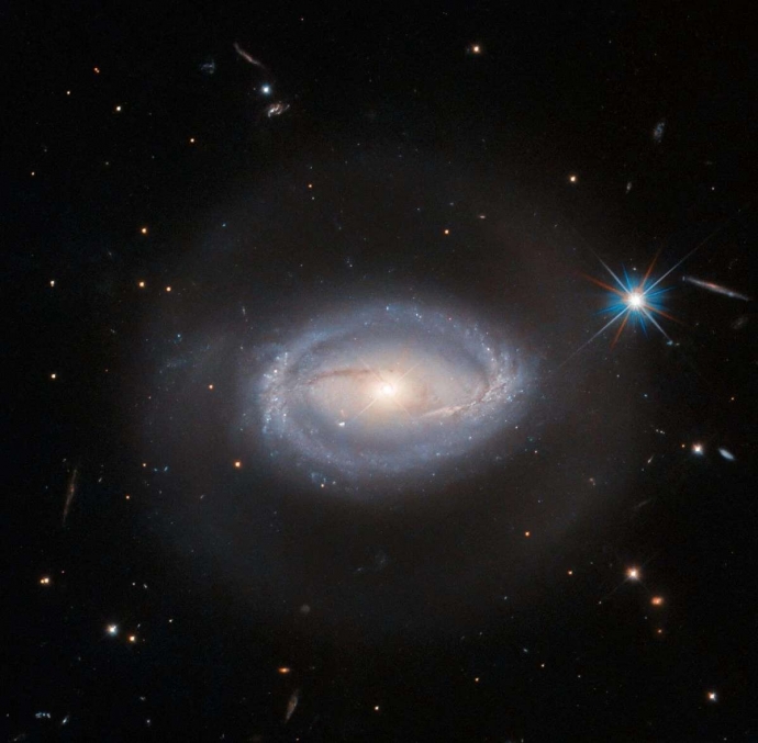 Z 229-15 типа галактика
