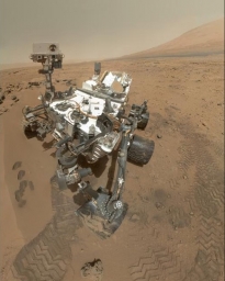 Автопортрет #Curiosity, сделанный при помощи Mars Hand Lens Imager (#MAHLI)  На видео - процесс съемки.
