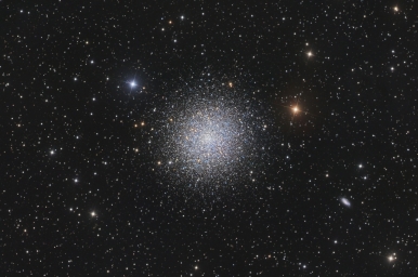 M13 — шаровое звёздное скопление в созвездии Геркулеса.  Скопление было открыто в 1714 году