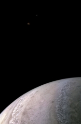 Юпитер и его спутники Ио и Европа запечатленные АМС "Юнона".