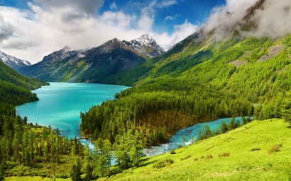HD обои: Красивые природные пейзажи, зелень, деревья, озеро, река, горы, облака скачать бесплатно