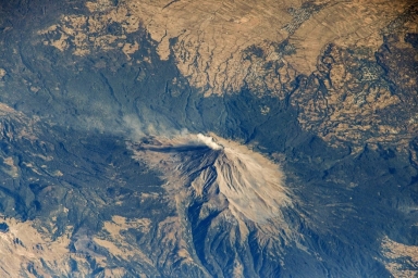 Действующий вулкан Попокатепетль. Вид с МКС