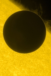 Одно из самых редких предсказуемых астрономических явлений - транзит Венеры по диску Солнца.