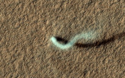 Марсианский пылевой вихрь  Марсианская атмосфера, хоть и разрежена, но продолжает жить активной жизнью.