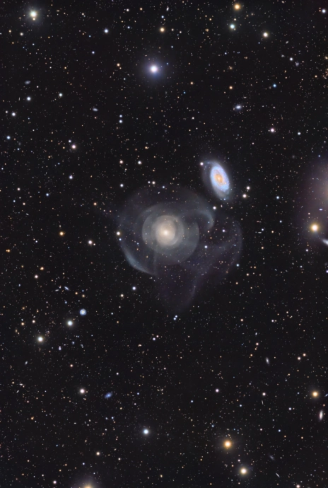 Галактики NGC 474 и спиральная NGC 470