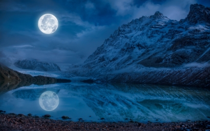 scenery_mountains_lake_moon_night_reflection_518851_2560x1600
