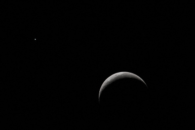 Луна и Венера с МКС
