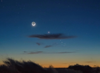 Пепельный свет Луны, Меркурий и Плеяды! Снимок был сделан вчера вечером, 2-го мая