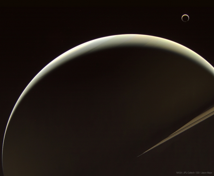 Сатурн со своим крупнейшим спутником Титаном в объективе камеры зонда «Кассини».