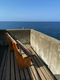 Фото с телефона, iPHONE 11, море, скамейка