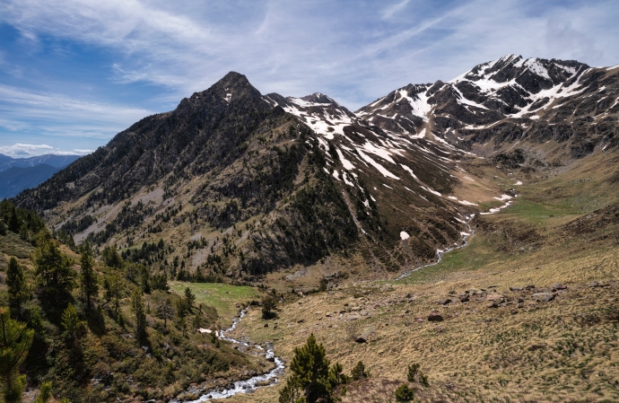 andorra_mountains_stones_stream_605474_5120x3333