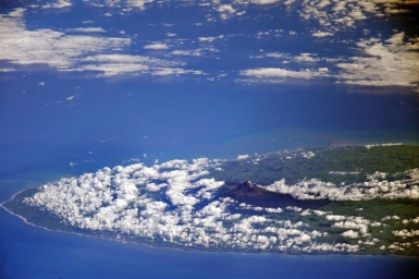 Вулкан Таранаки высотой 2494 метра, снимок с МКС.