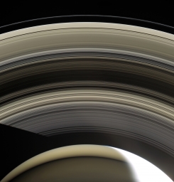 Величественные кольца Сатурна во всей красе. Изображение получено станцией Cassini.