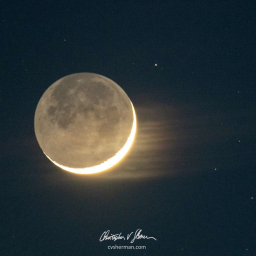 Тонкий серп Луны на свежих кадрах Кристофера Шермана 