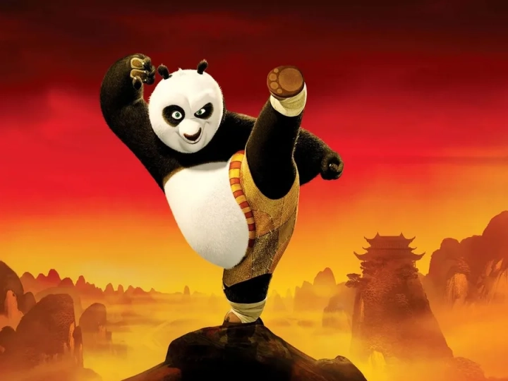 Скачать обои Панда По демонстрирует свои приемы кунг-фу