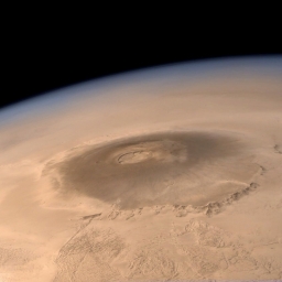 Огромный вулкан Олимп на Марсе