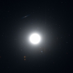Галактика M89 – эллиптическая галактика, которая находится на расстоянии примерно 50 миллионов световых лет в созвездии Дева.