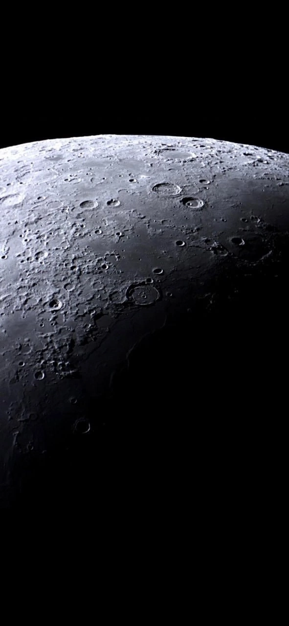 Поразительная фотография Луны, сделанная на любительский телескоп.